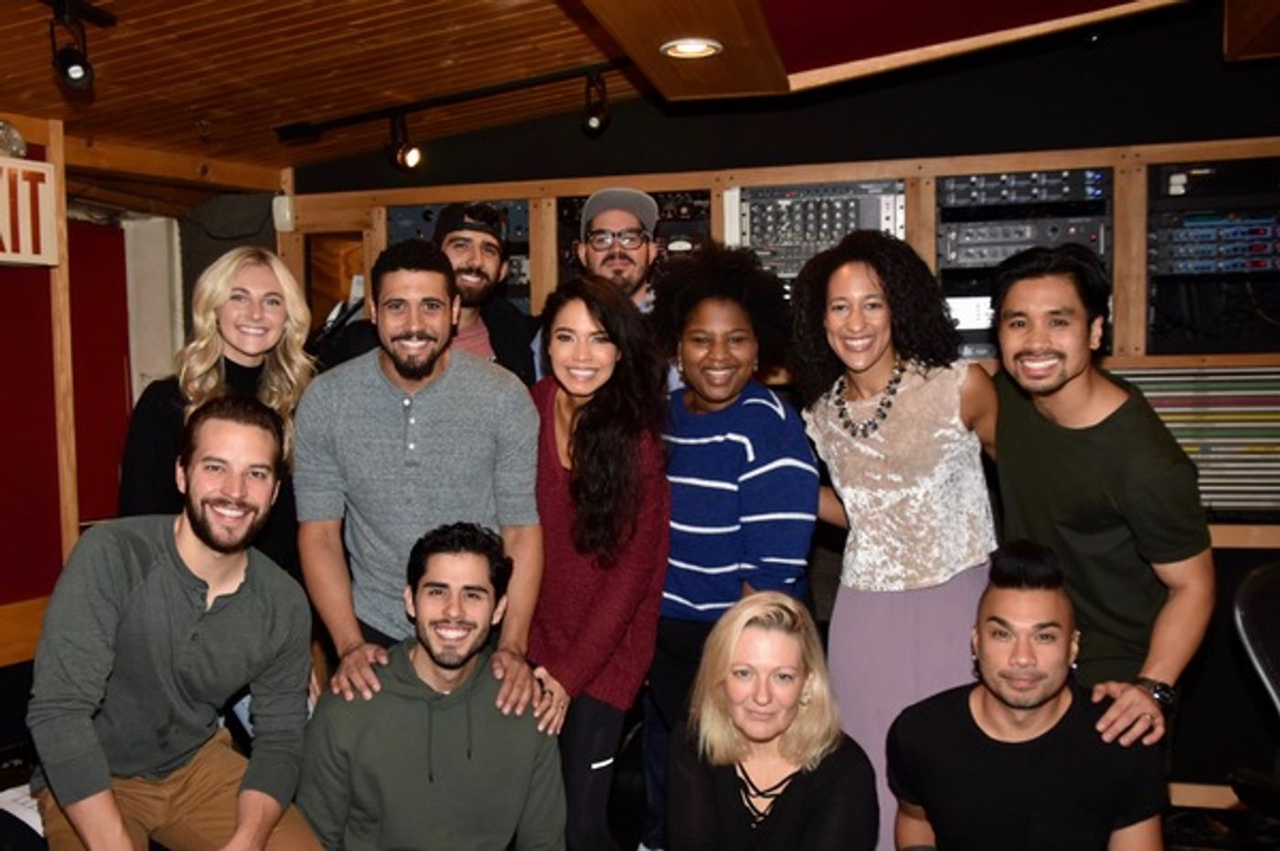 BWW Exclusive: Arielle Jacobs and the Cast of ALADDIN Get December Feels on Carols For A Cure  Image
