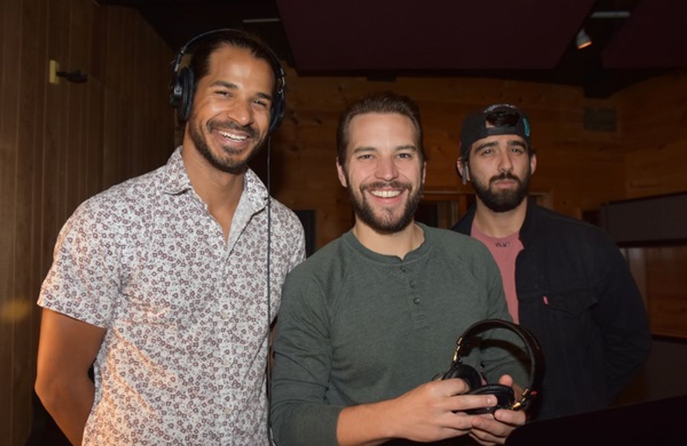 BWW Exclusive: Arielle Jacobs and the Cast of ALADDIN Get December Feels on Carols For A Cure  Image