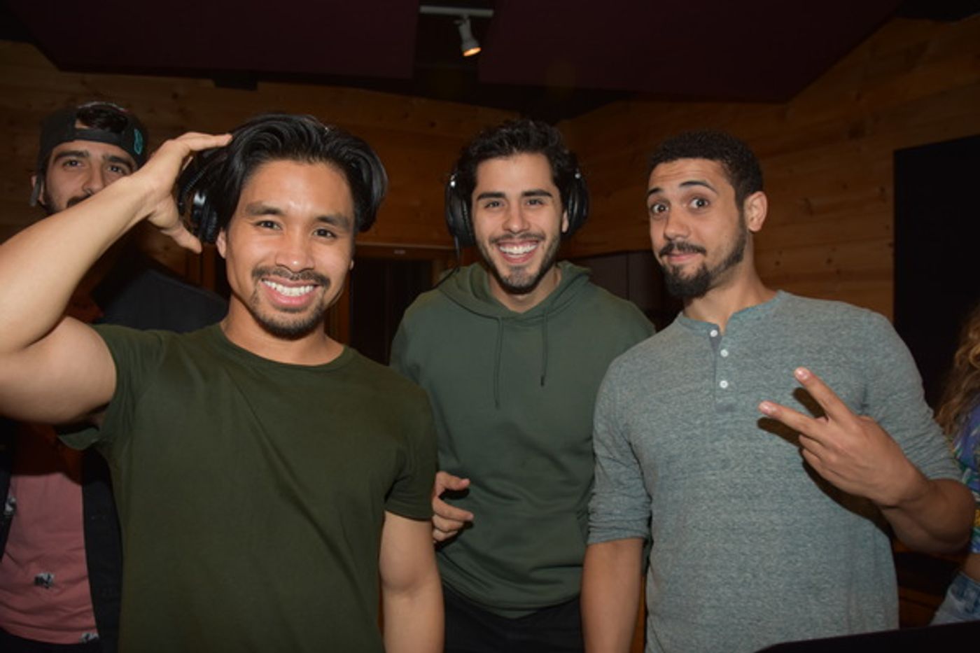 BWW Exclusive: Arielle Jacobs and the Cast of ALADDIN Get December Feels on Carols For A Cure  Image