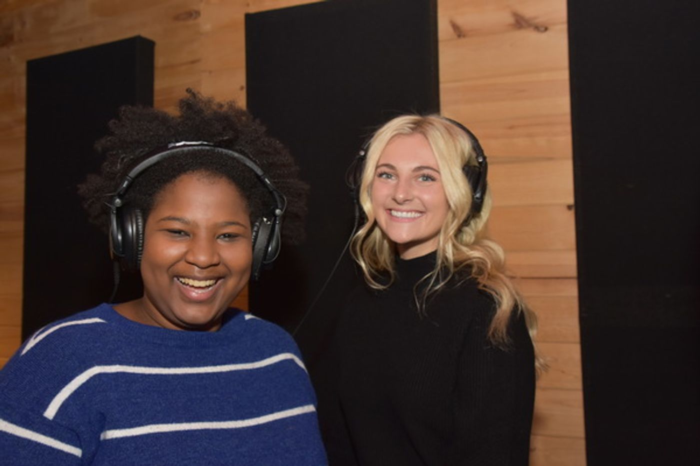 BWW Exclusive: Arielle Jacobs and the Cast of ALADDIN Get December Feels on Carols For A Cure  Image