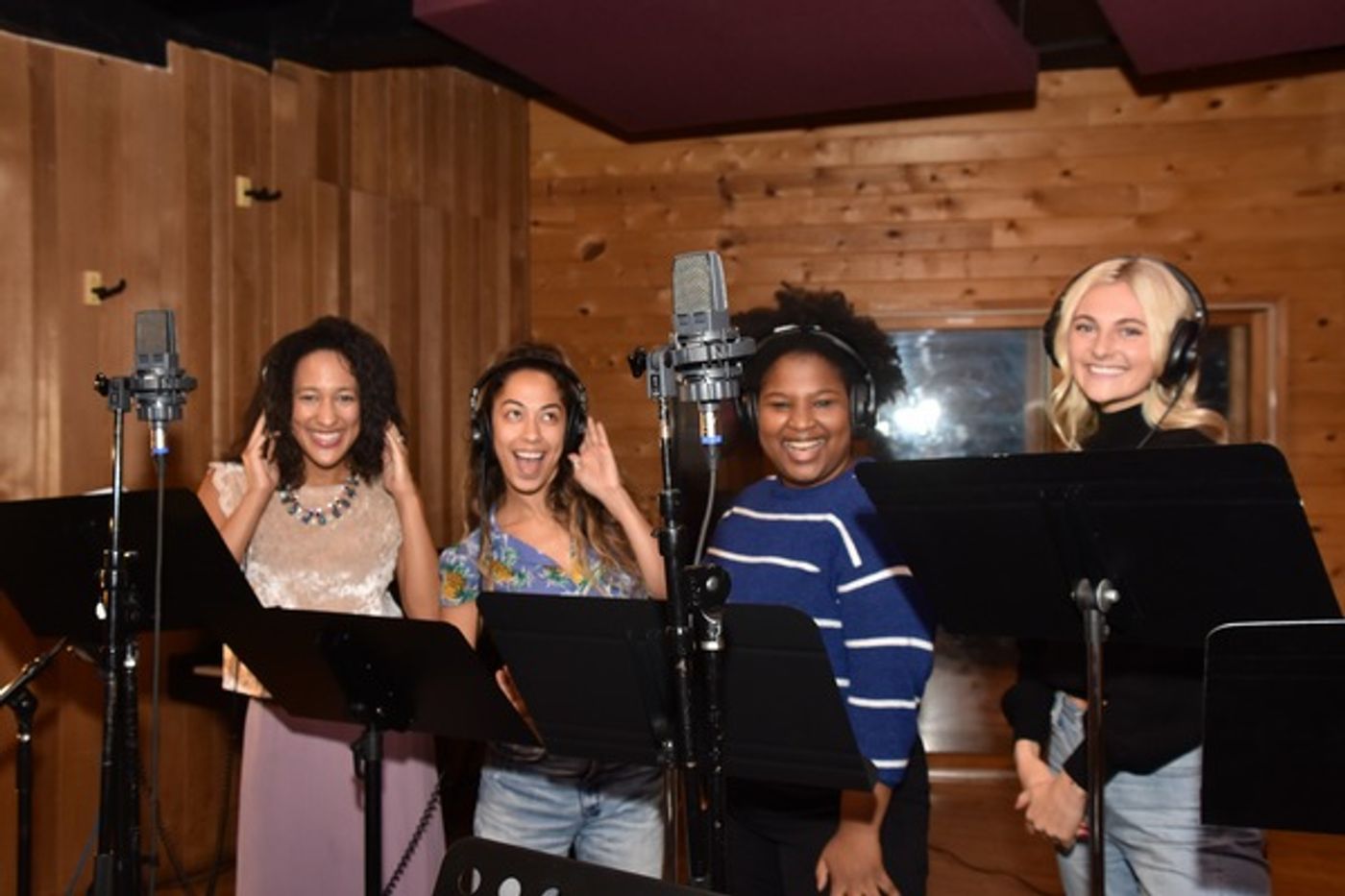 BWW Exclusive: Arielle Jacobs and the Cast of ALADDIN Get December Feels on Carols For A Cure  Image