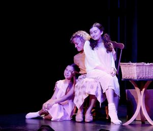 Naomi Voigt, Georgia Kate Haege, Taylor Terry @ BroadwayWorld Naomi Voigt, Georgia Kate Haege, Taylor Terry Photo