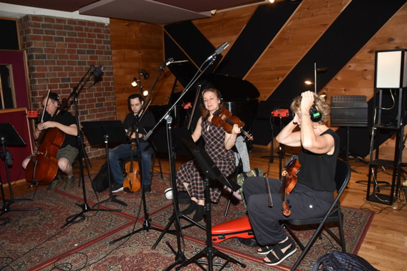 BWW Exclusive: American Federation of Musicians Local 802 Record Carols For A Cure  Image