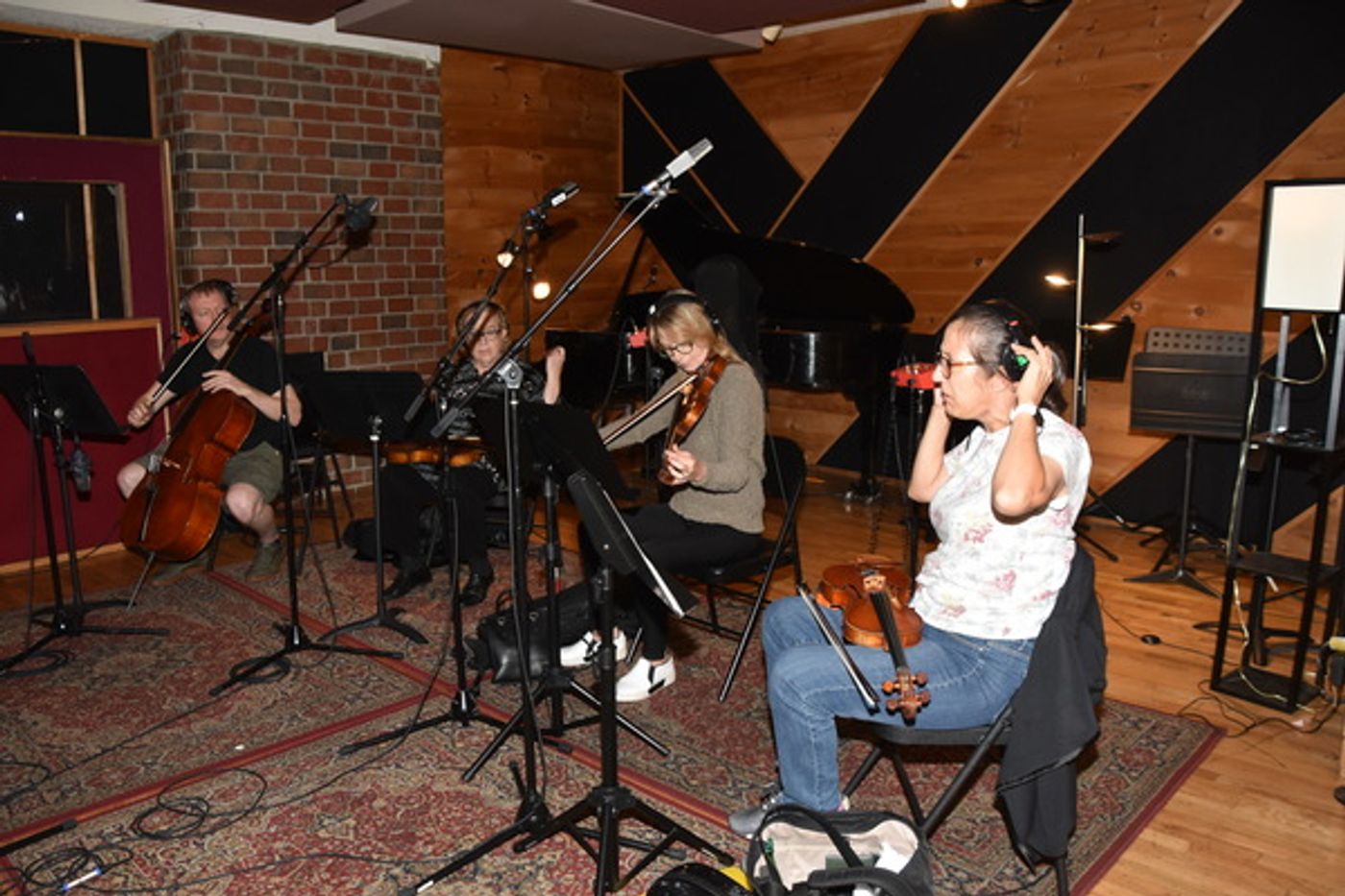 BWW Exclusive: American Federation of Musicians Local 802 Record Carols For A Cure  Image