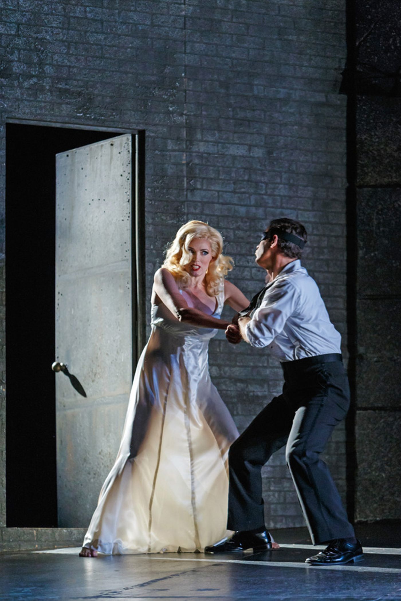 Photo Flash: Pittsburgh Opera Presents DON GIOVANNI Photo Flash: Pittsburgh Opera Presents DON GIOVANNI Image