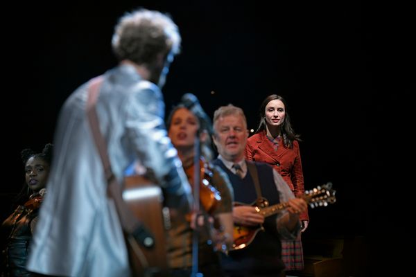 AURORA FLORENCE and THE CAST  Photo