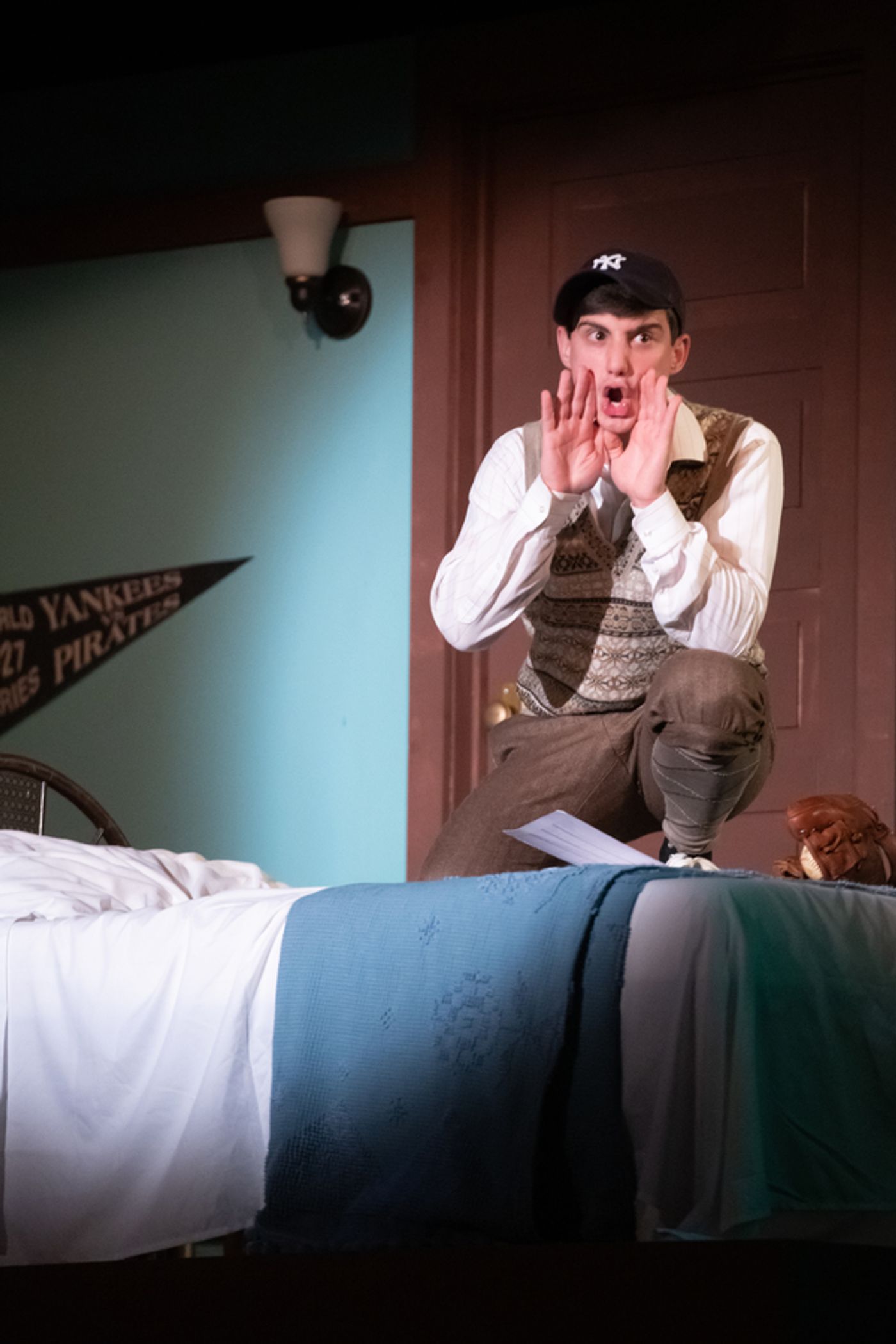 Photo Flash: First Look at New Jewish Theatre's BRIGHTON BEACH MEMOIRS  Image