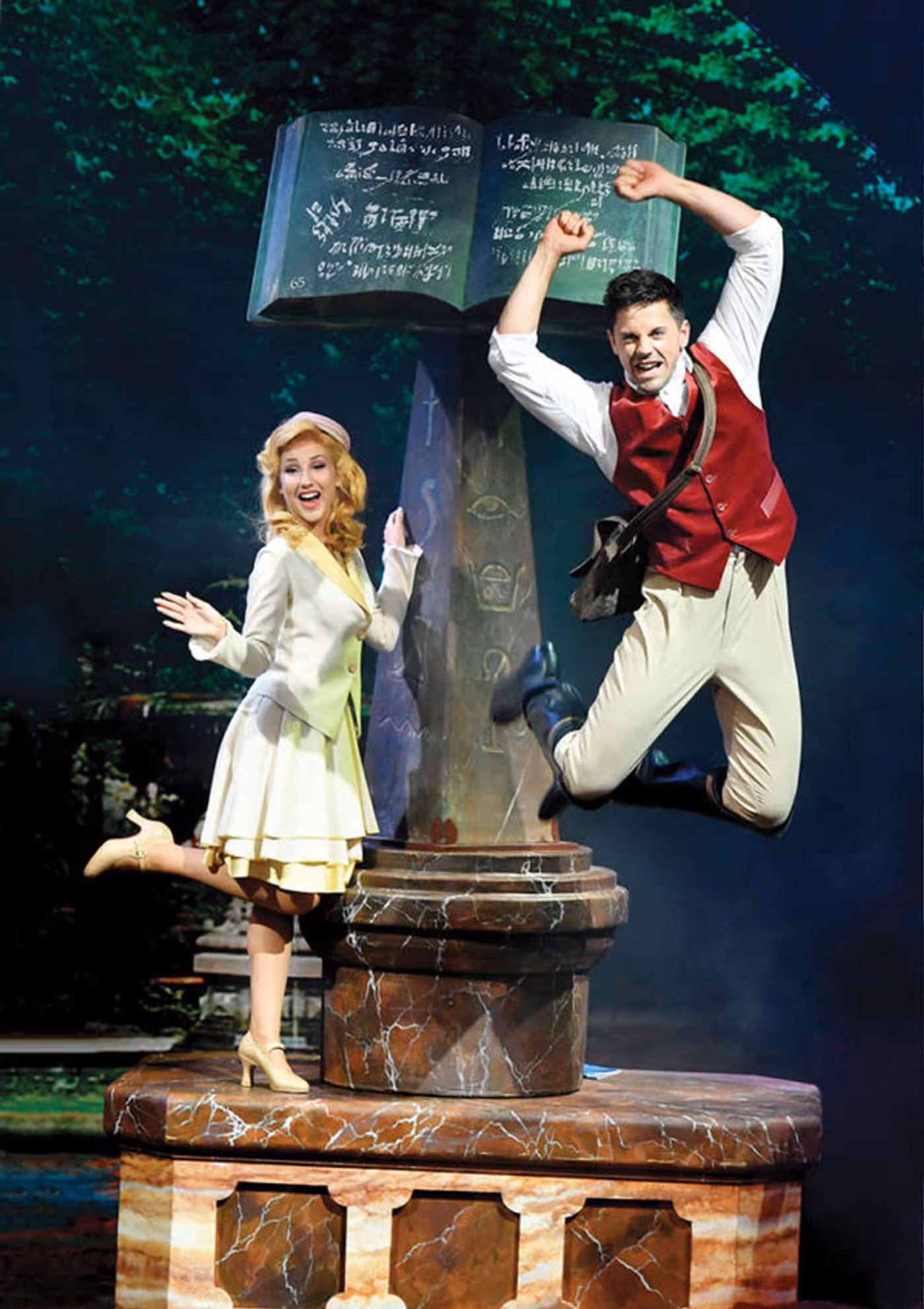 Photo Flash: Get A First Look At The Non-Replica Production of WICKED in Prague  Image