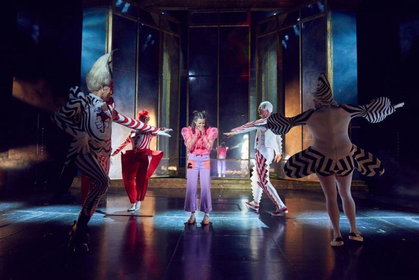 Review: ALICE I VIDUNDERLAND at Nationaltheatret - Wonderfully Crazy Fairytale About Identity Crisis and Longing  Image
