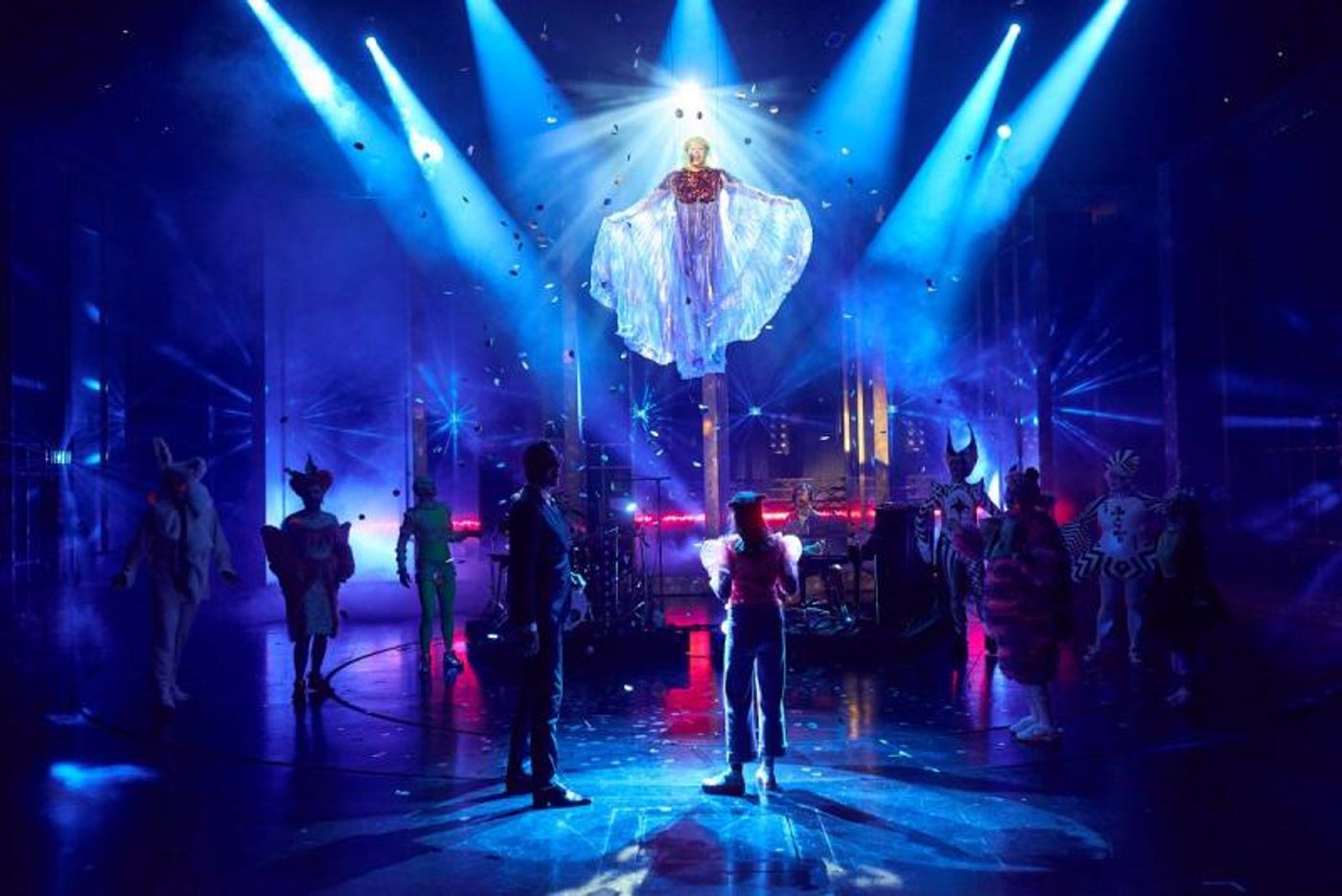 Review: ALICE I VIDUNDERLAND at Nationaltheatret - Wonderfully Crazy Fairytale About Identity Crisis and Longing  Image