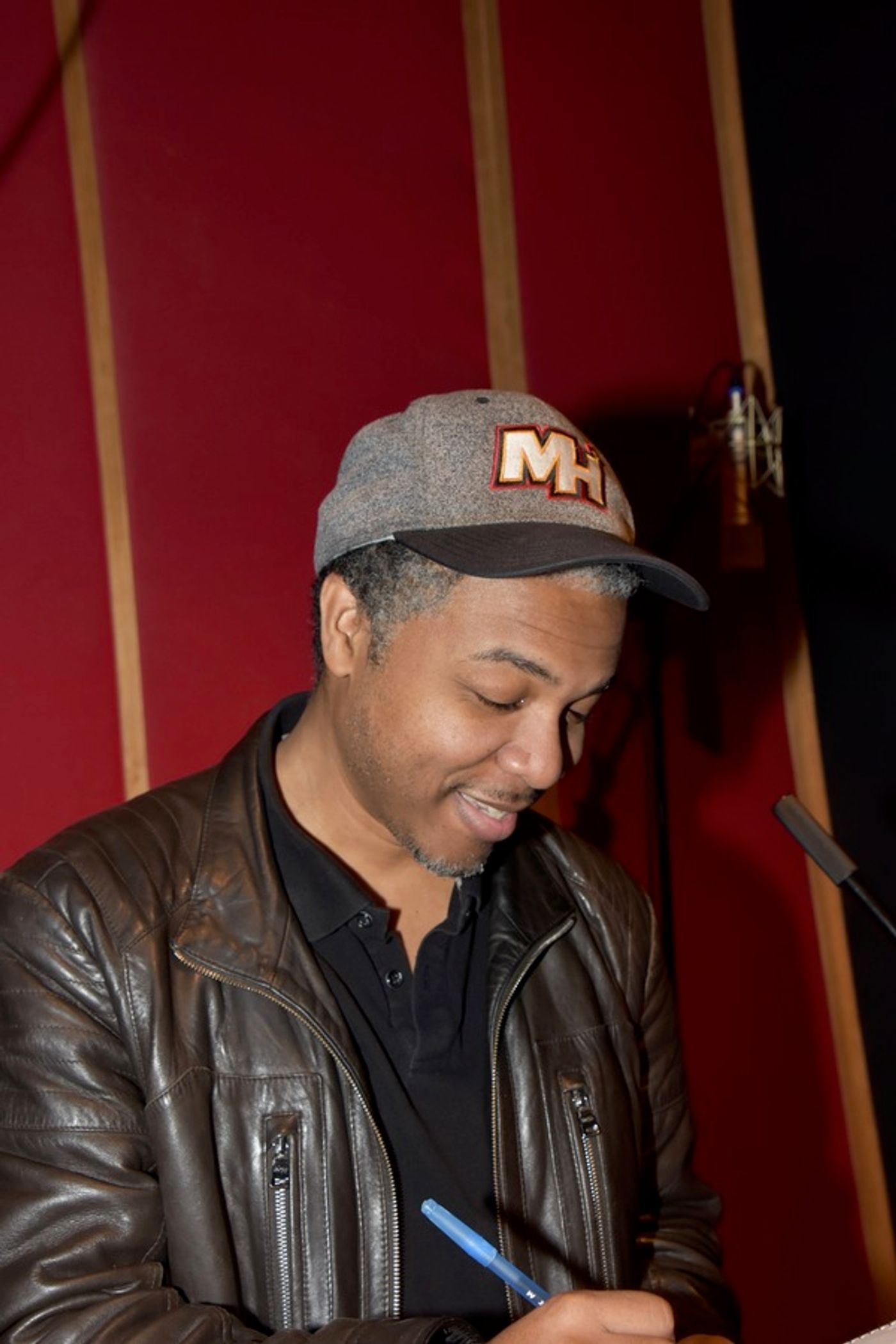 BWW Exclusive: AIN'T TOO PROUD Celebrates the Season by Singing 'Carols For A Cure'  Image