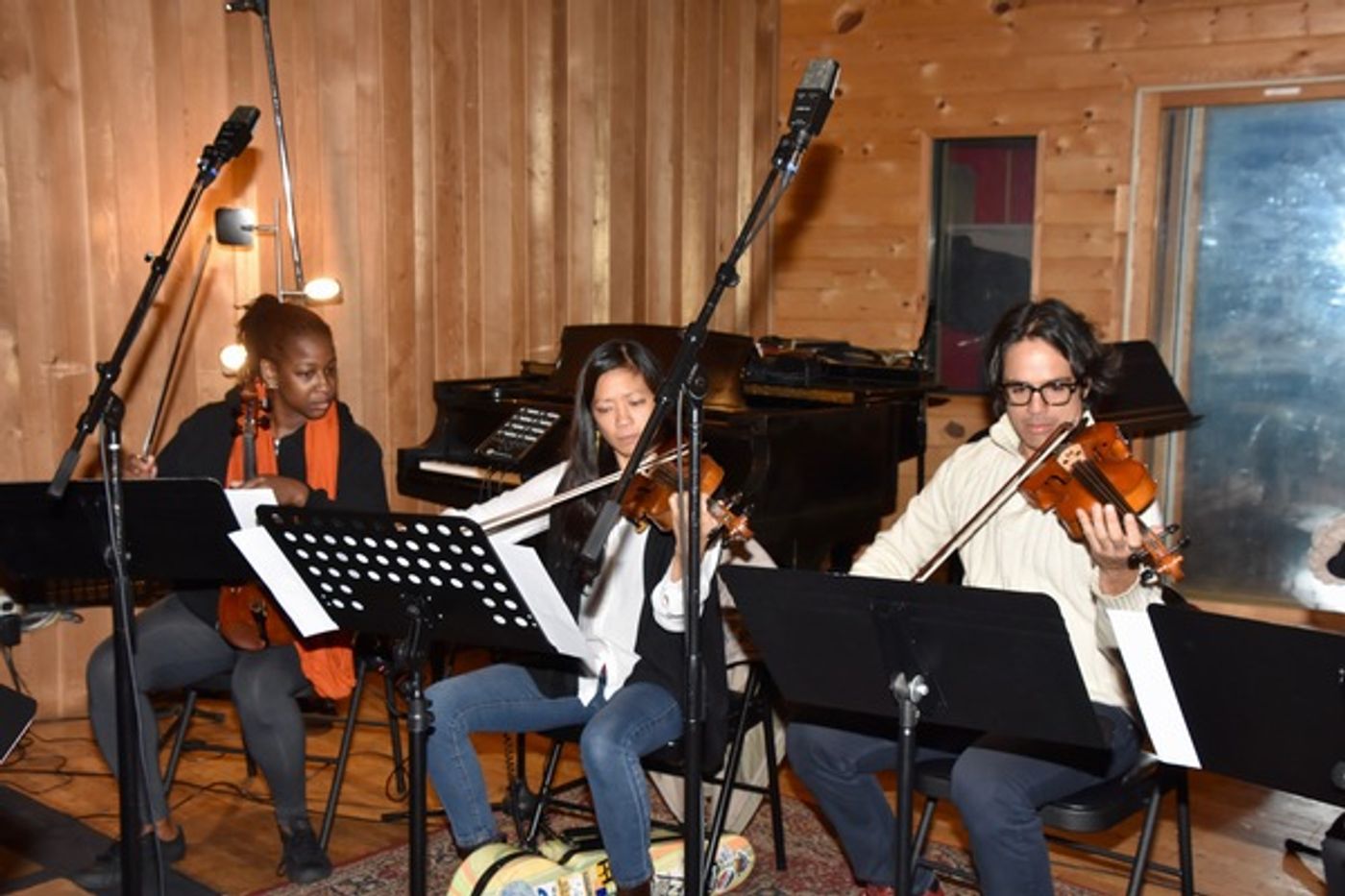 BWW Exclusive: AIN'T TOO PROUD Celebrates the Season by Singing 'Carols For A Cure'  Image