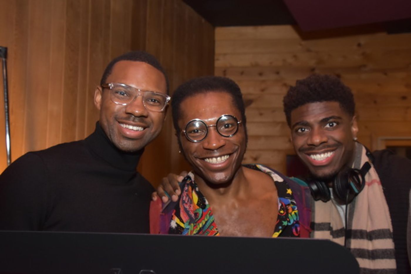 BWW Exclusive: AIN'T TOO PROUD Celebrates the Season by Singing 'Carols For A Cure'  Image