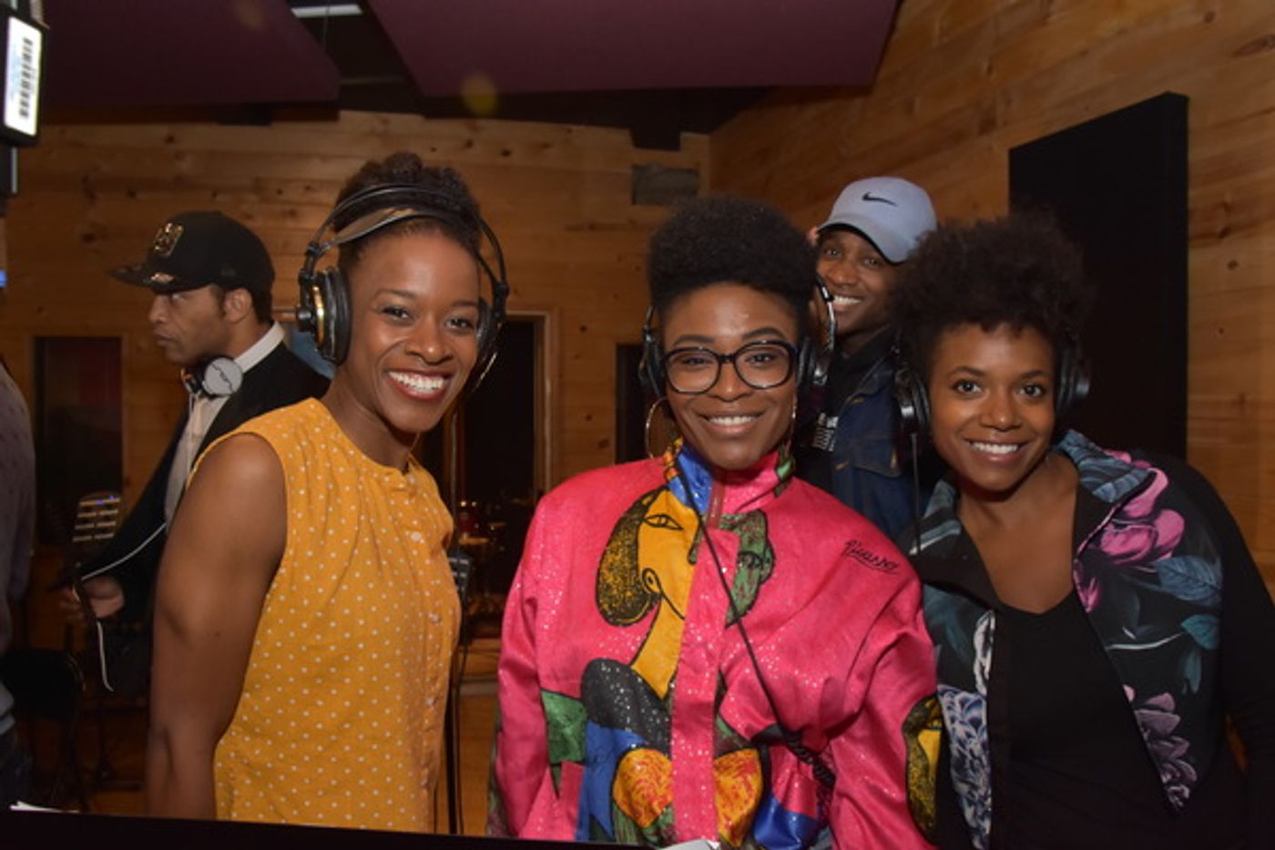 BWW Exclusive: AIN'T TOO PROUD Celebrates the Season by Singing 'Carols For A Cure'  Image