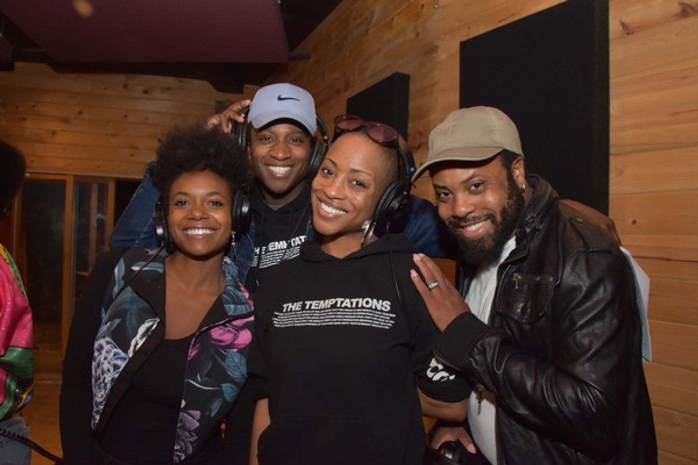 BWW Exclusive: AIN'T TOO PROUD Celebrates the Season by Singing 'Carols For A Cure'  Image