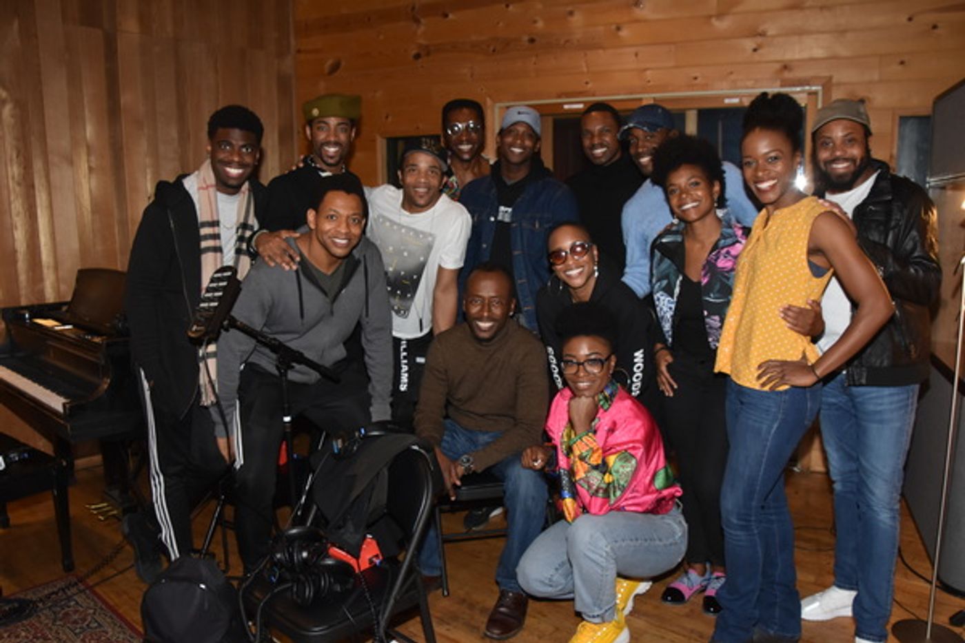 BWW Exclusive: AIN'T TOO PROUD Celebrates the Season by Singing 'Carols For A Cure'  Image