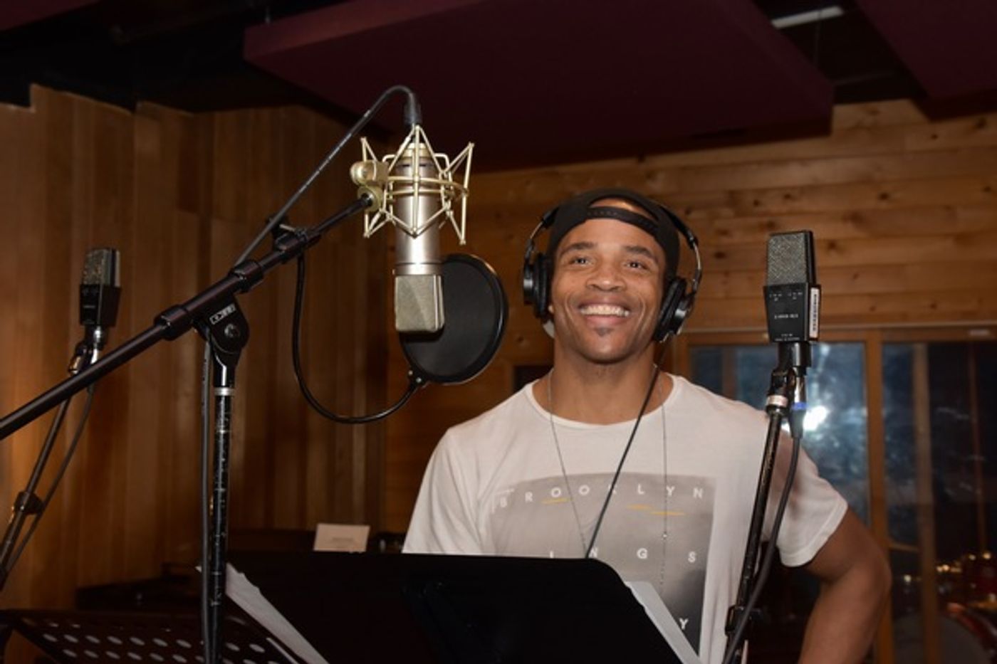 BWW Exclusive: AIN'T TOO PROUD Celebrates the Season by Singing 'Carols For A Cure'  Image
