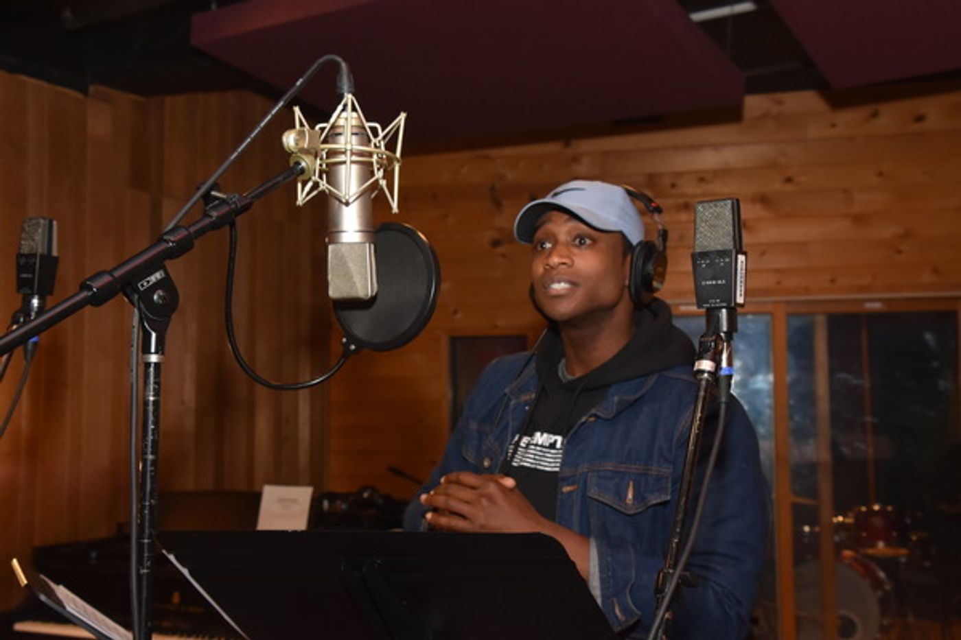 BWW Exclusive: AIN'T TOO PROUD Celebrates the Season by Singing 'Carols For A Cure'  Image