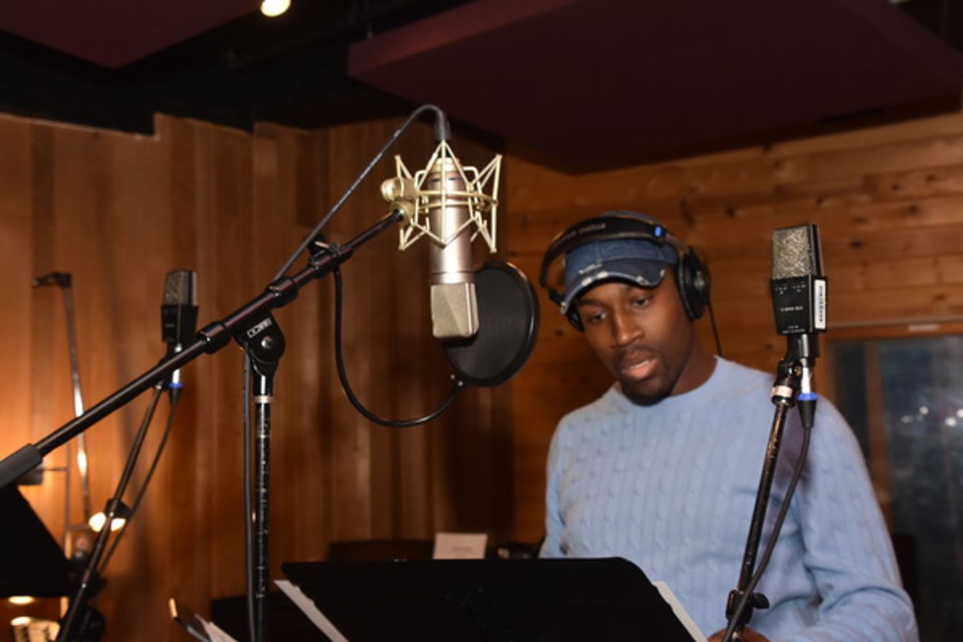 BWW Exclusive: AIN'T TOO PROUD Celebrates the Season by Singing 'Carols For A Cure'  Image