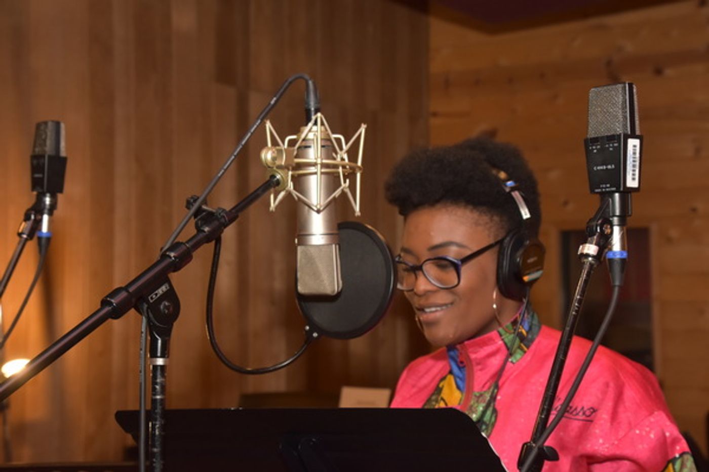 BWW Exclusive: AIN'T TOO PROUD Celebrates the Season by Singing 'Carols For A Cure'  Image