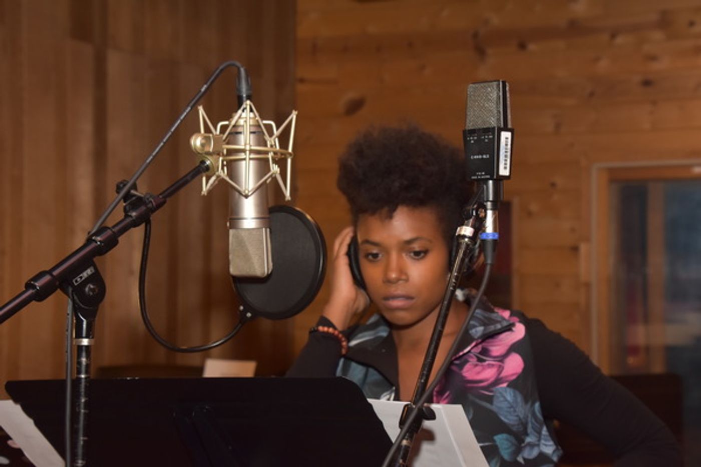BWW Exclusive: AIN'T TOO PROUD Celebrates the Season by Singing 'Carols For A Cure'  Image