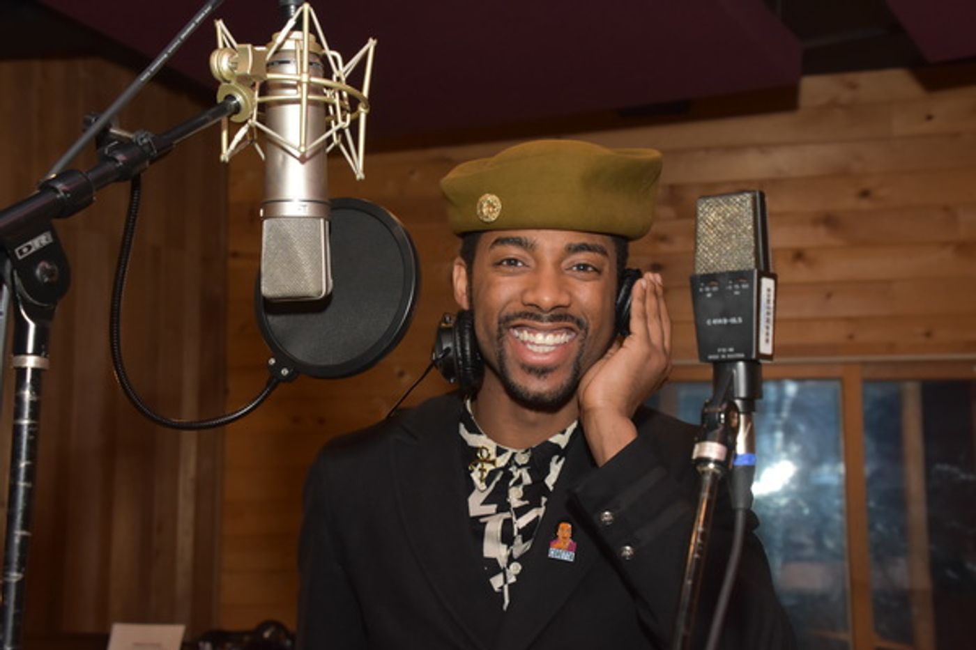 BWW Exclusive: AIN'T TOO PROUD Celebrates the Season by Singing 'Carols For A Cure'  Image