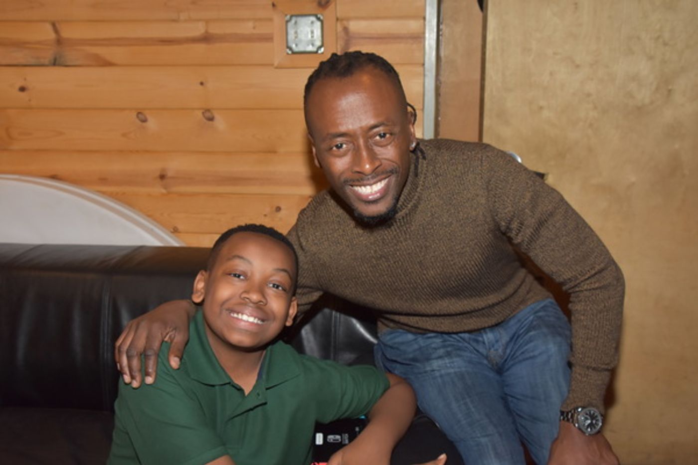 BWW Exclusive: AIN'T TOO PROUD Celebrates the Season by Singing 'Carols For A Cure'  Image