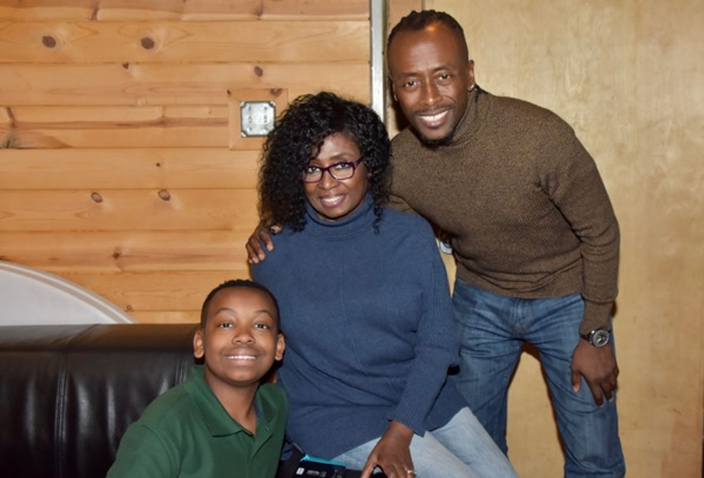 BWW Exclusive: AIN'T TOO PROUD Celebrates the Season by Singing 'Carols For A Cure'  Image