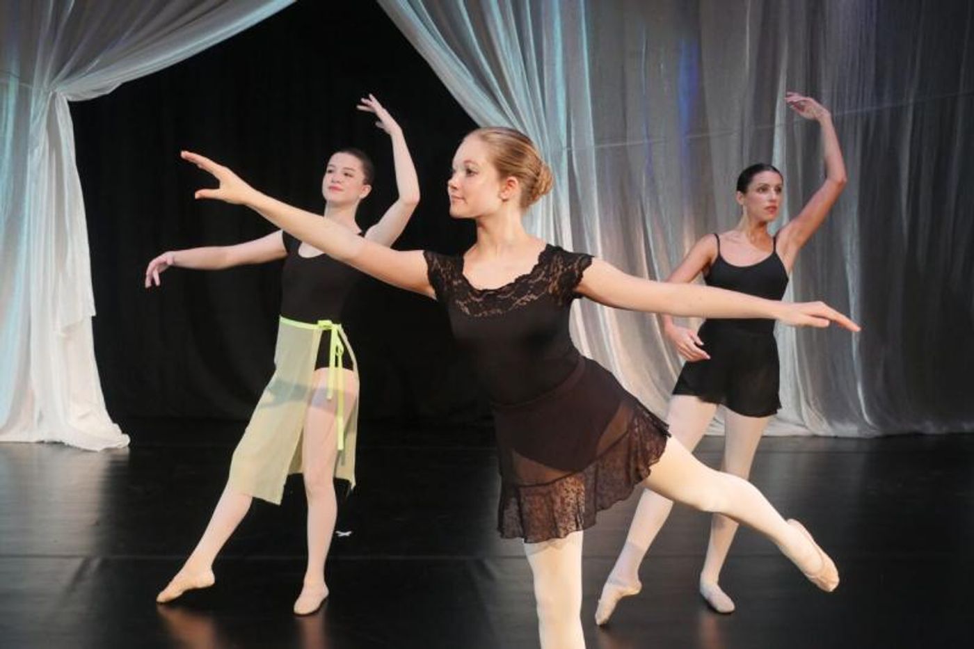 Review: New DRACULA Sports Female Feline Fangs Review: New DRACULA Sports Female Feline Fangs Image