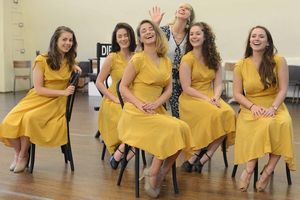 Tamsytn Salter, Maddy Banks, Lauren Ingram,
Ashleigh Cavanagh, Charlie Dennis, Eleano Photo