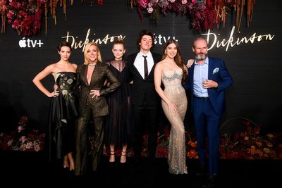 Ella Hunt, Jan Krakowski, Anna Baryshnikov, Adrian Blake Enscoe, Hailee Steinfeld, an Photo
