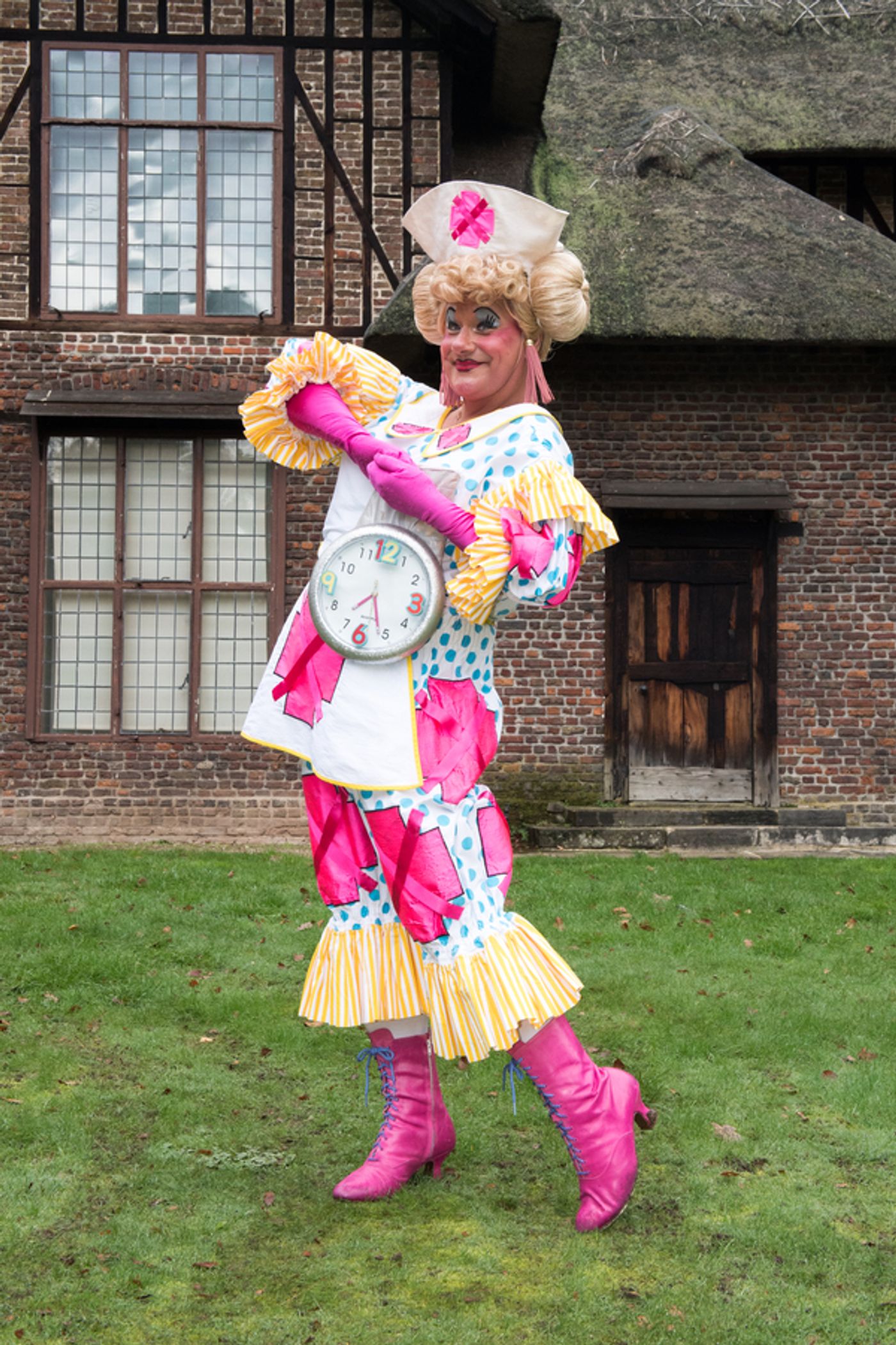 Photo Flash: First Look at Jo Brand in SNOW WHITE at Richmond Theatre  Image