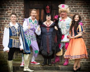 James Darch, Jon Clegg, Jo Brand, Jason Sutton, Mia Starbuck Photo