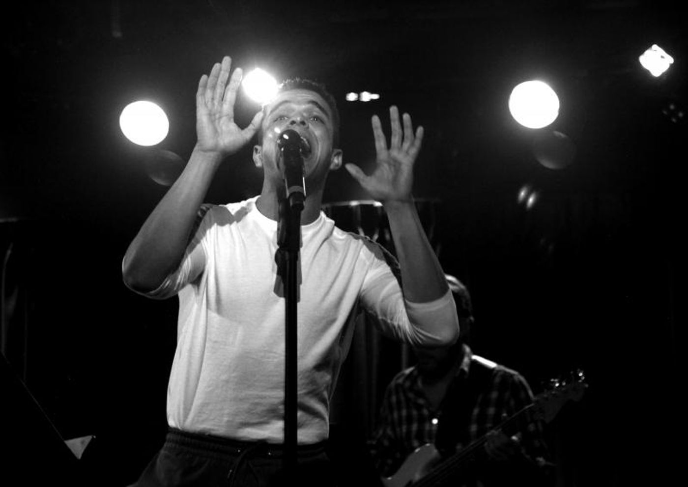 Review: BROADWAY SINGS UNPLUGGED: SARA BAREILLES Wows Audience at The Green Room 42  Image