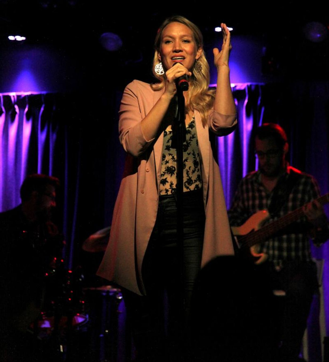 Review: BROADWAY SINGS UNPLUGGED: SARA BAREILLES Wows Audience at The Green Room 42  Image