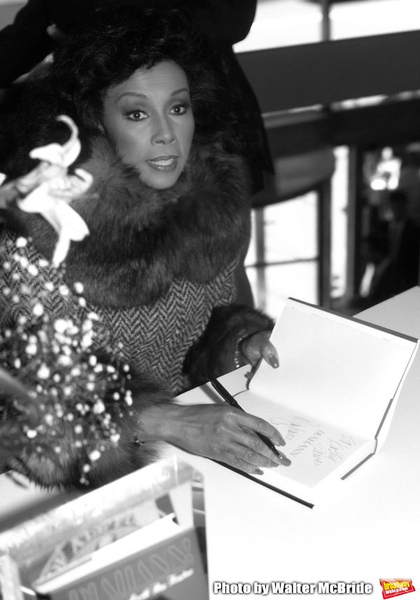 Diahann Carrolll attends A Barnes & Noble in store book signing for new Memoir 'Diaha Photo