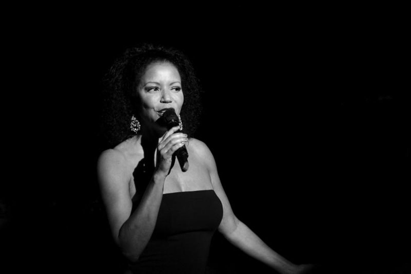 Review: Gloria Reuben Touches Hearts in FROM BALLADS TO BOSSA at 54 Below  Image