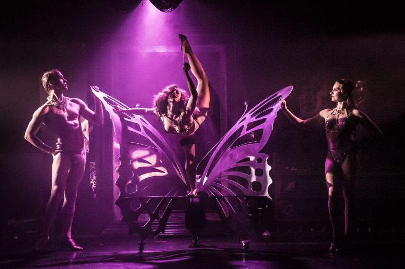 Review: Company XIV Sexes Up Halloween with QUEEN OF HEARTS  Image