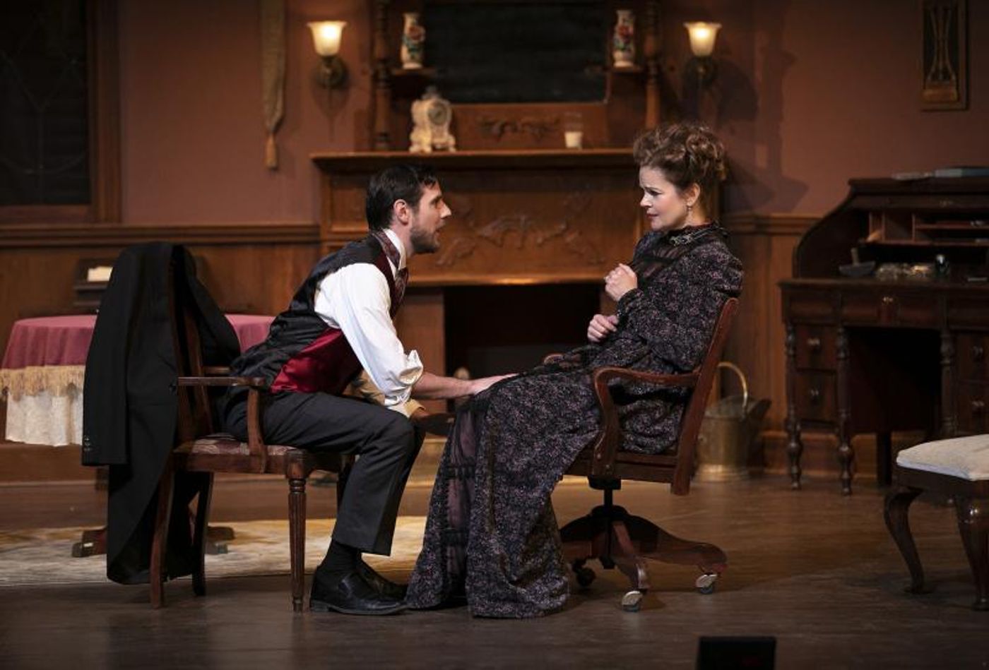 Review: Ottawa Little Theatre's GASLIGHT Thrills This Halloween Season Review: Ottawa Little Theatre's GASLIGHT Thrills This Halloween Season Image