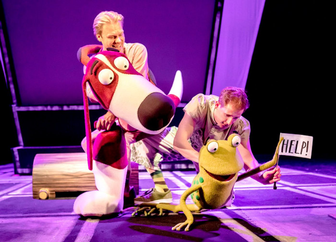Photo Flash: First Look at OI FROG & FRIENDS! at the Lyric Theatre  Image