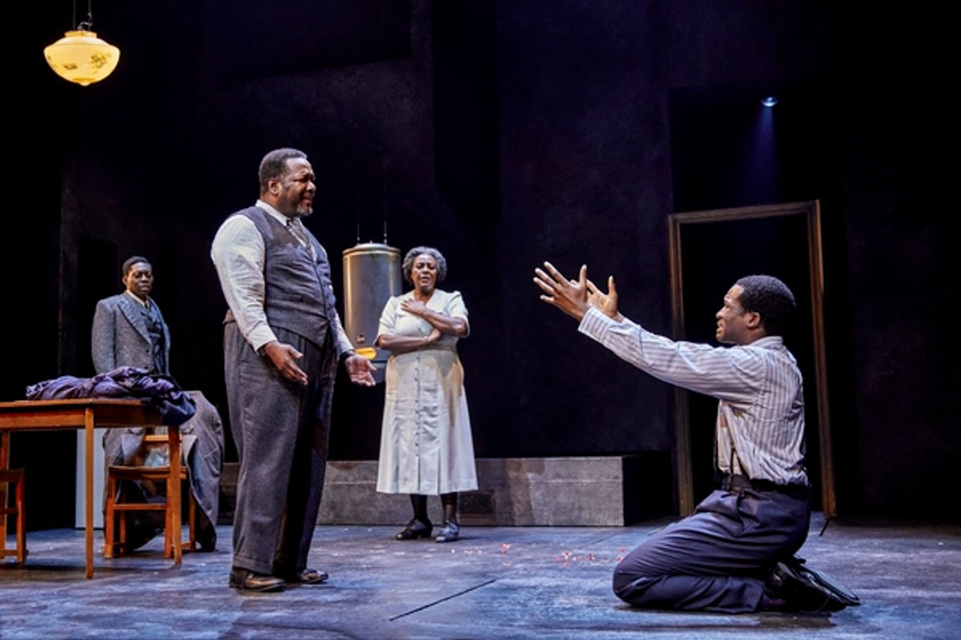 Photo Flash:  New Photos of the West End Production of DEATH OF A SALESMAN  Image