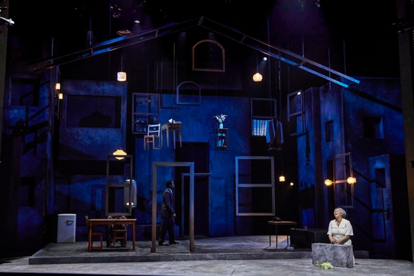 Photo Flash:  New Photos of the West End Production of DEATH OF A SALESMAN  Image