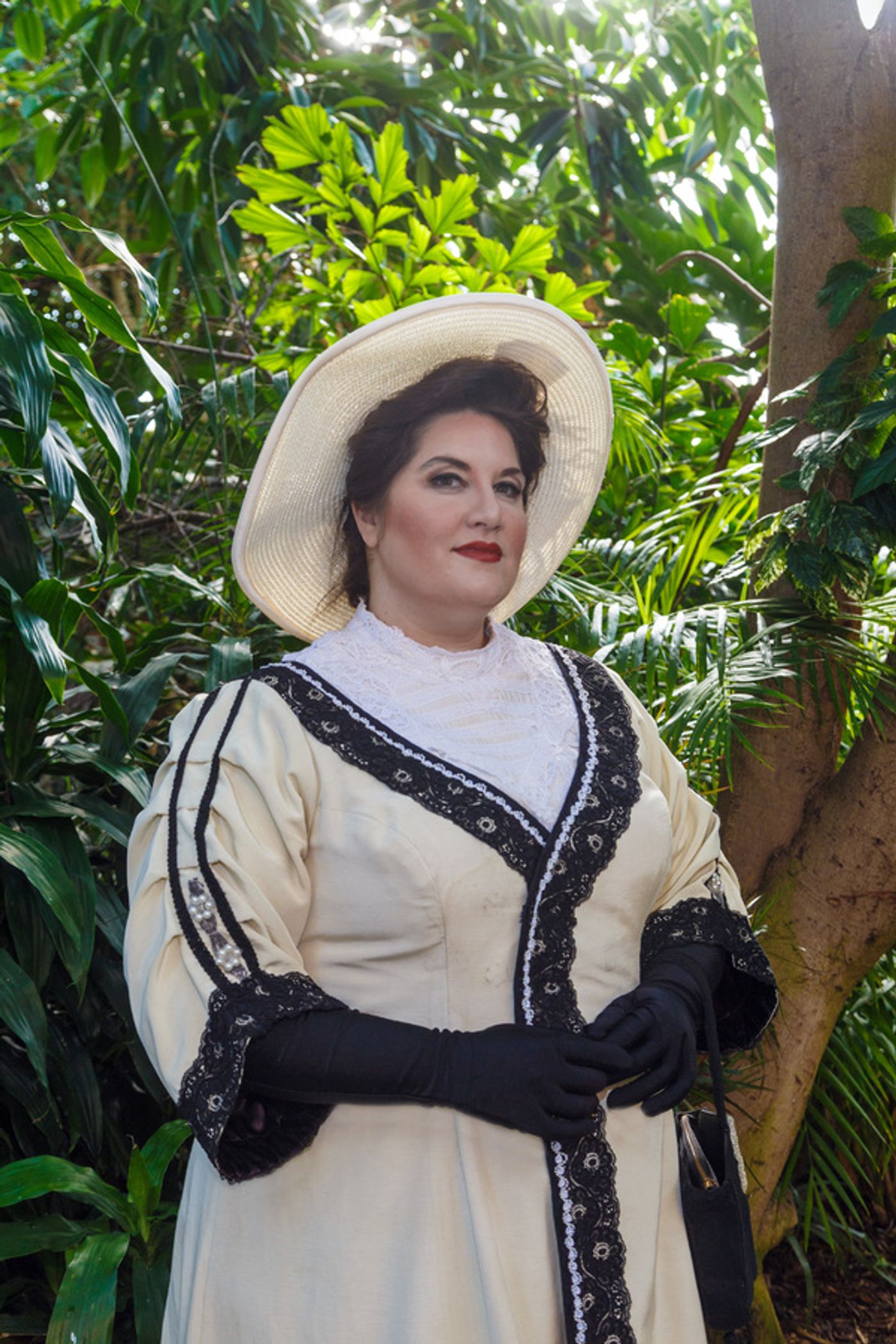 Photo Flash: Get A First Look At The Company Of Pittsburgh Opera's FLORENCIA EN EL AMAZONAS Photo Flash: Get A First Look At The Company Of Pittsburgh Opera's FLORENCIA EN EL AMAZONAS Image