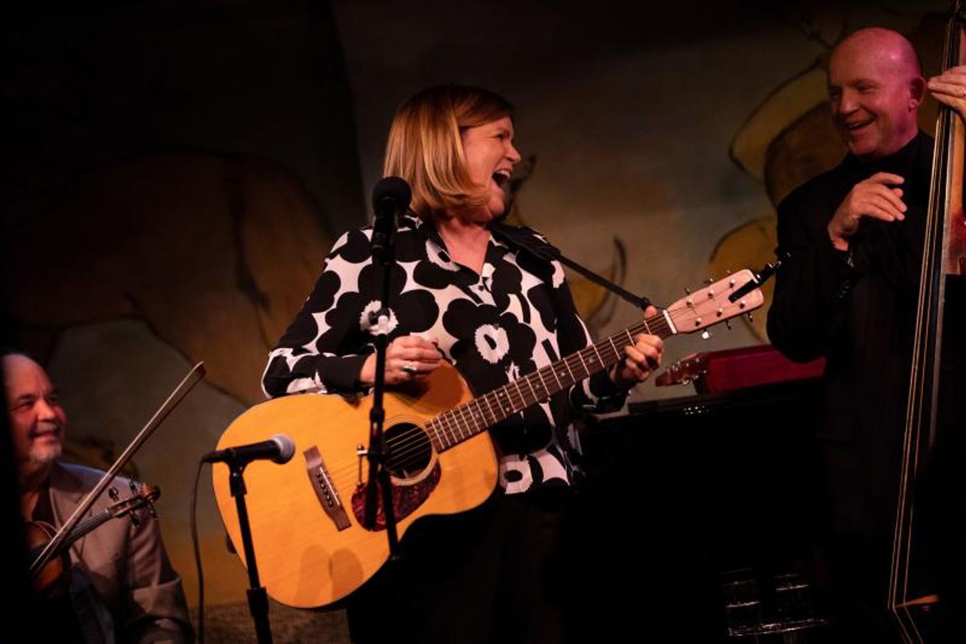 Review: MARE WINNINGHAM Warms Up New Friends at The Cafe Carlyle  Image