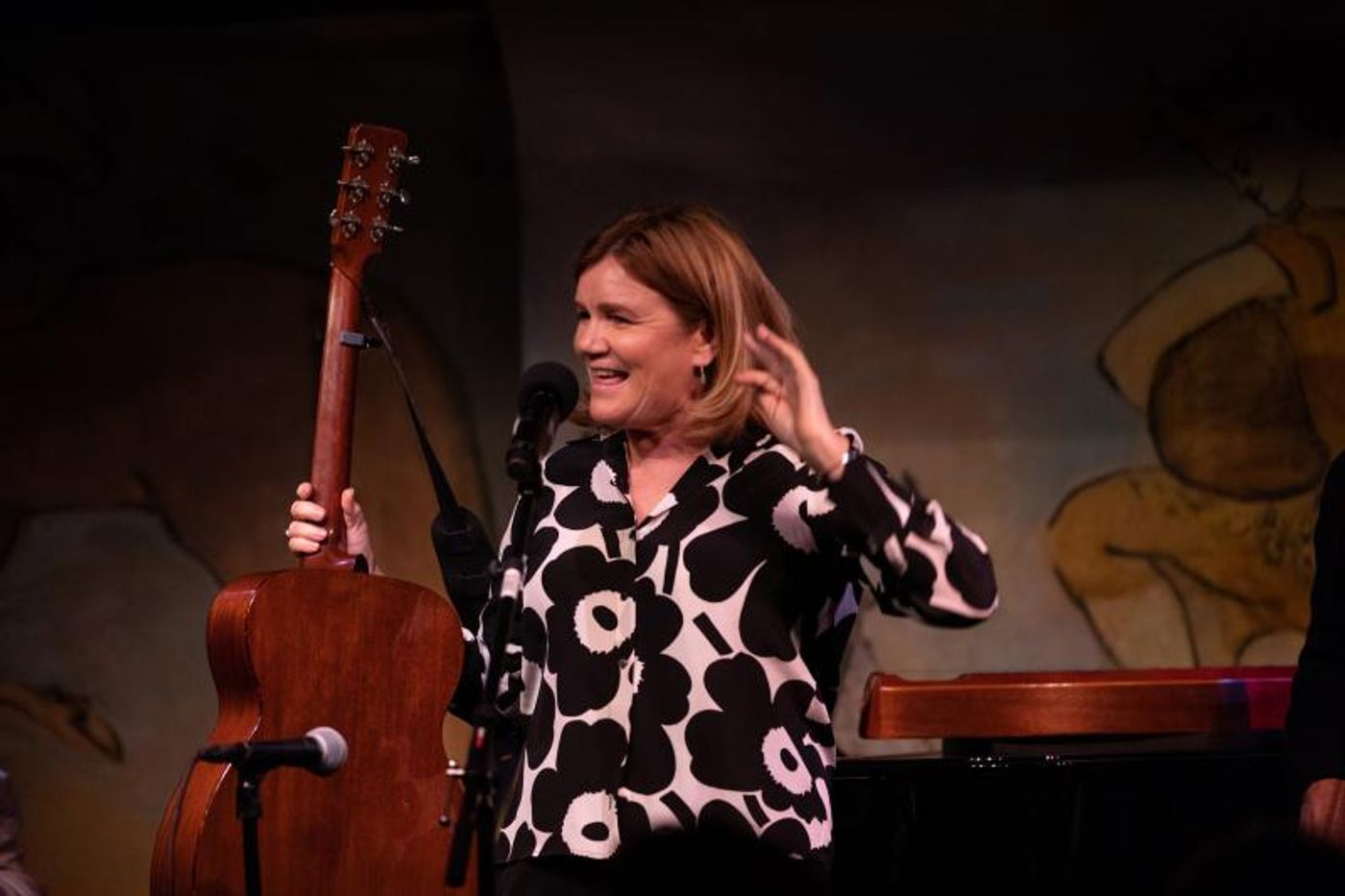 Review: MARE WINNINGHAM Warms Up New Friends at The Cafe Carlyle  Image