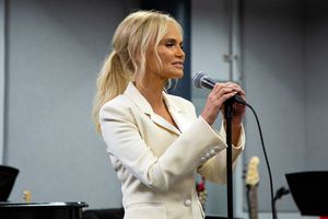 Kristin Chenoweth Photo