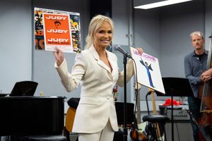 Kristin Chenoweth Photo