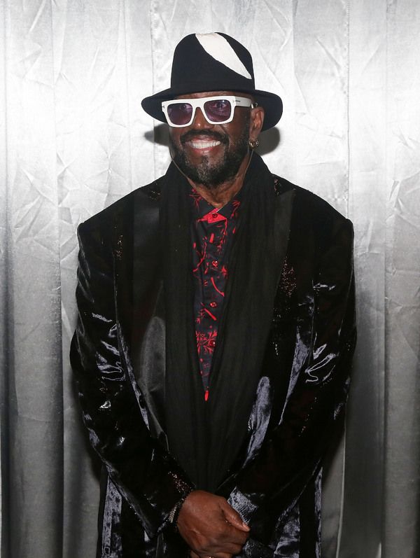 NEW YORK, NEW YORK - OCTOBER 30: (EXCLUSIVE COVERAGE) Otis Williams poses as the cast Photo