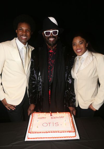 NEW YORK, NEW YORK - OCTOBER 30: (EXCLUSIVE COVERAGE) Otis Williams poses with cast a Photo