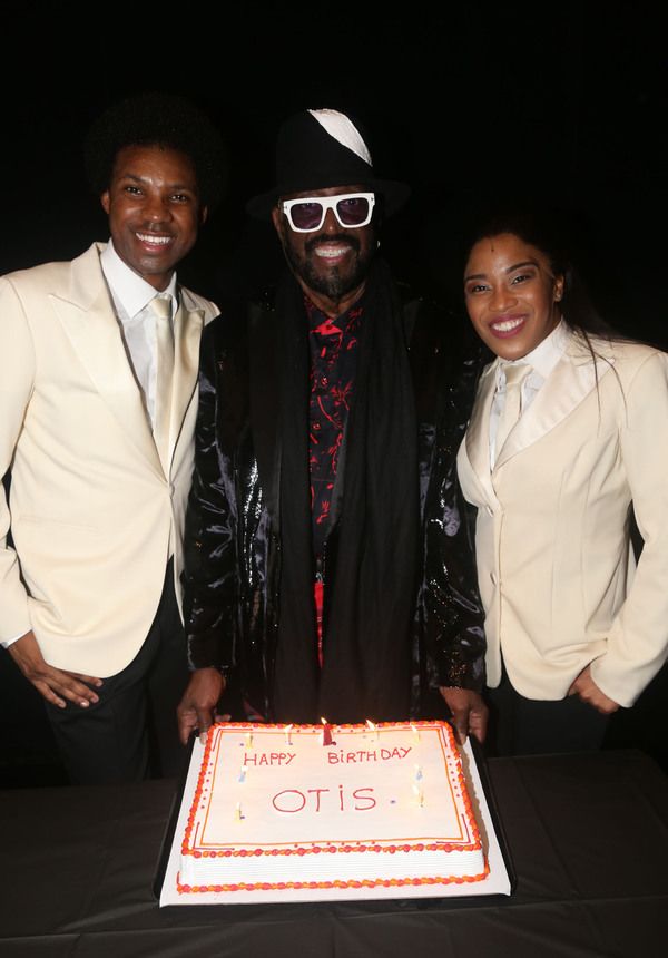 NEW YORK, NEW YORK - OCTOBER 30: (EXCLUSIVE COVERAGE) Otis Williams poses with cast a Photo